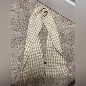Wool/alpaca scarf